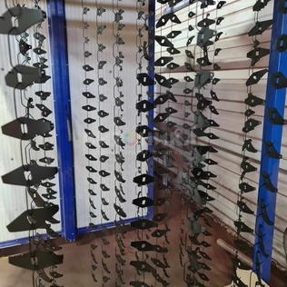 title: Черные мелкие детали Черные мелкие детали